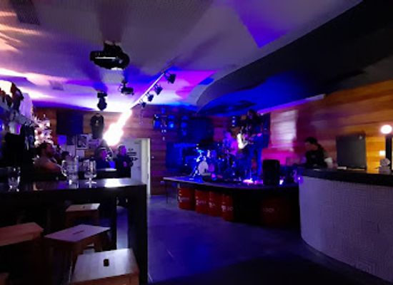 portugal/nazare/nightclub/bla-bla