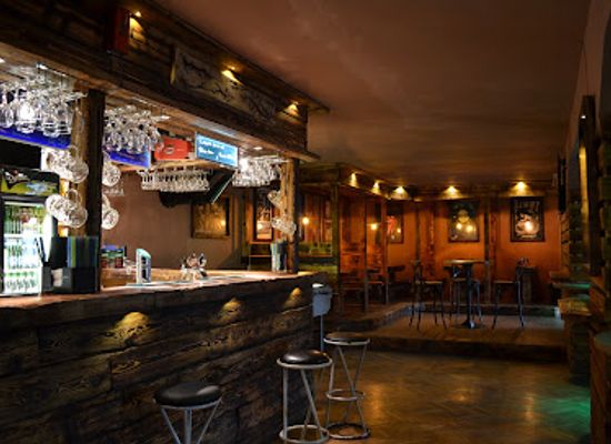 hungary/mecsek/nightclub/zrinyi-ifjusagi-klub