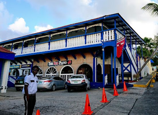 sint-maarten/pelican-key/nightclub/the-red-piano-sxm
