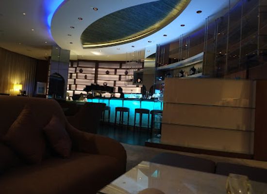 oman/rub-al-khali-desert/nightclub/piano-lounge-at-shangri-la-s-barr-al-jissah-resort-spa