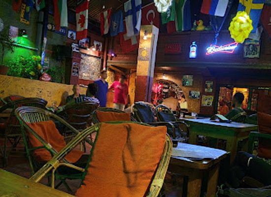 nepal/makalu-base-camp/nightclub/sam-s-bar