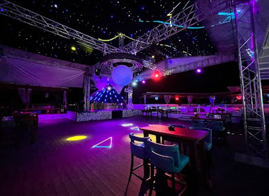 sint-maarten/maho-beach/nightclub/moonbar-rooftop