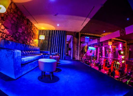 portugal/minho/nightclub/lustre