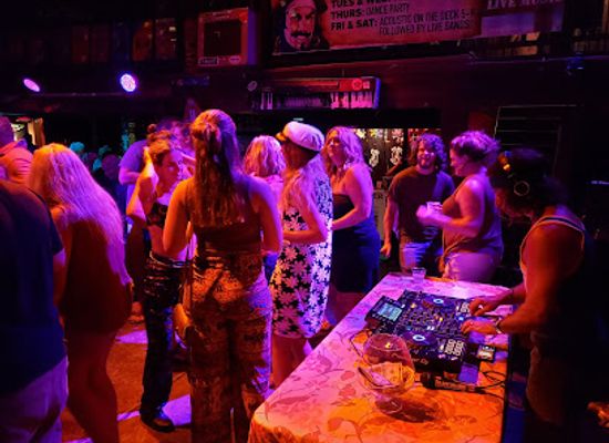 rhode-island/block-island/nightclub/captain-nick-s-rock-n-roll-bar-seasonal-may-septemeber