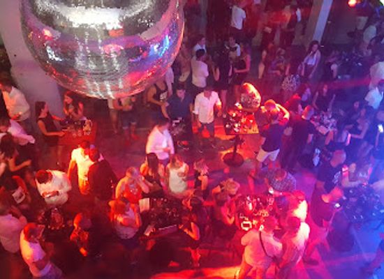 croatia/makarska/nightclub/buba