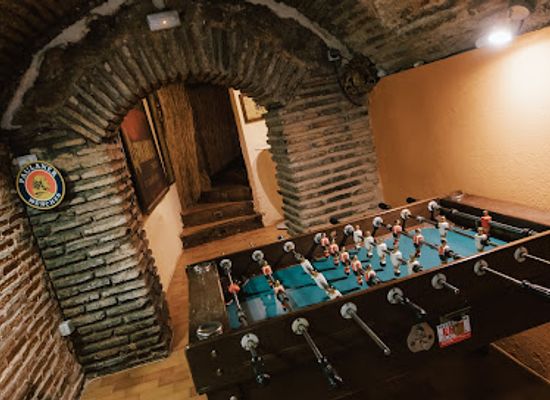 spain/toledo/nightclub/taberna-de-livingstone