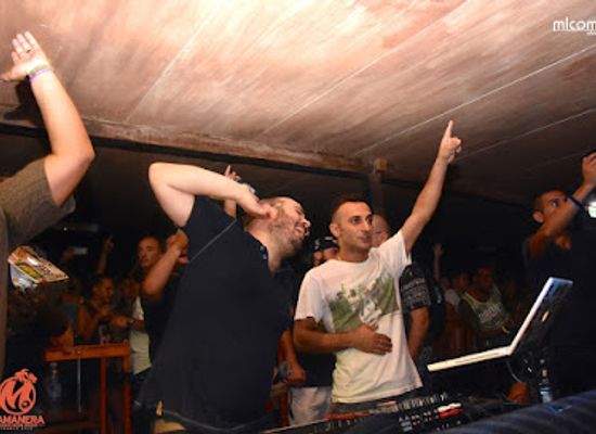 italy/apulia/nightclub/mamanera-beach