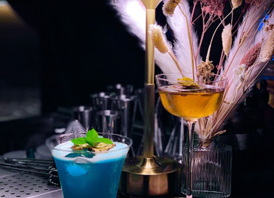 Discover the exquisite cocktails and vibrant ambiance at On Cloud Nine Cocktail Bar, the perfect spot for nightlife in Côn Đảo.