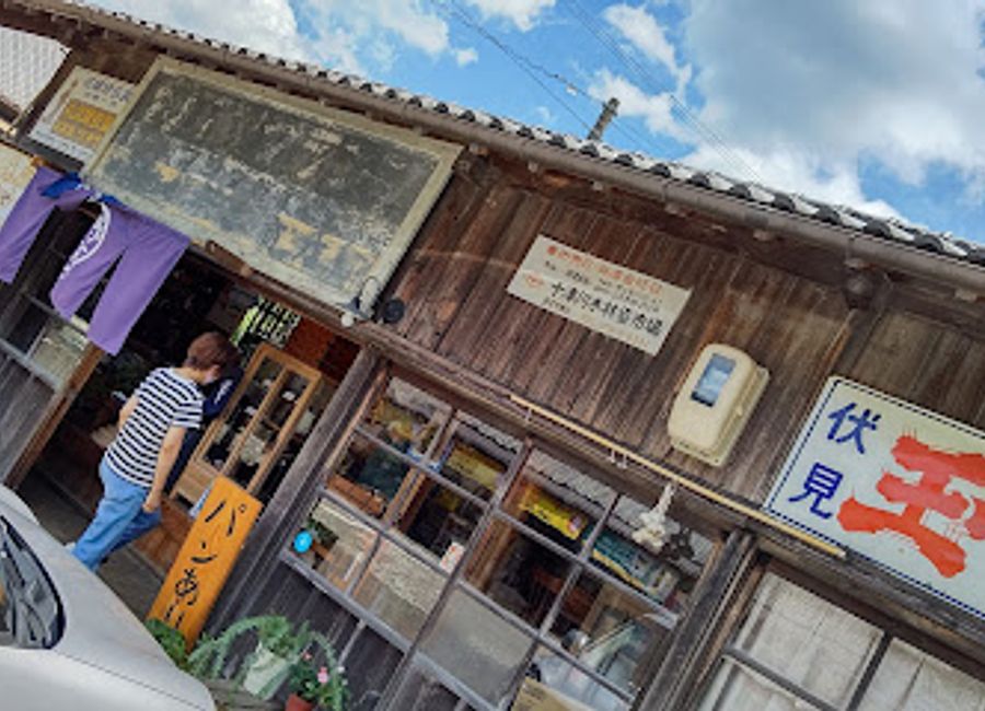 Discover the flavors of Wakayama at Kumonoyasai Cafe, where fresh ingredients meet a cozy atmosphere for a delightful dining experience.