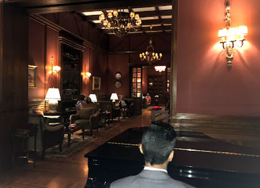 Experience luxury and breathtaking views at the Royal Bar in Luxor, where unforgettable moments and exquisite drinks await you.