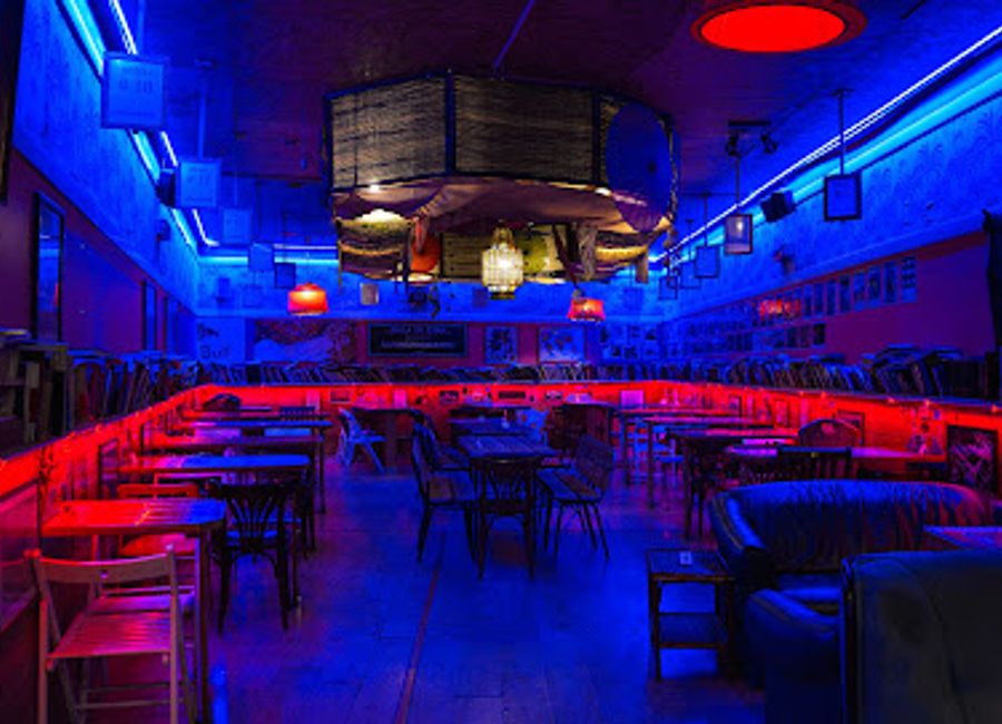 Discover the cozy charm of Salla de Estar, a beloved bar in Sintra offering delightful snacks and expertly crafted cocktails in a welcoming atmosphere.