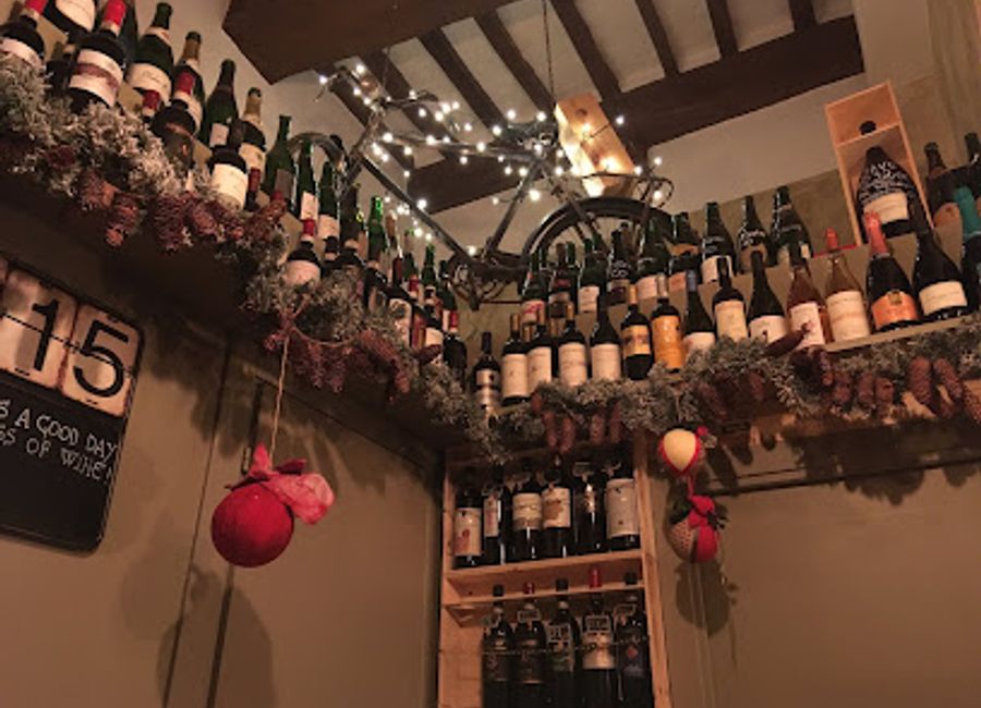 Discover the charm of Tuscan wines and authentic flavors at Opificio 16, the premier Enoteca & Wine Bar in Montepulciano.