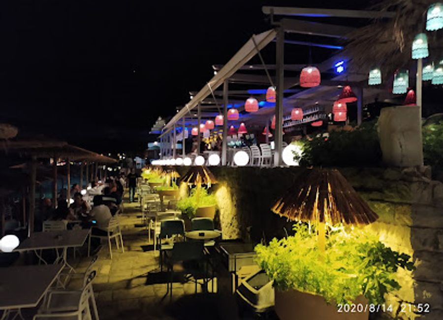 Discover the vibrant Blublanc restaurant in Nafplio, where delicious grilled cuisine meets breathtaking seaside views and lively nightlife.