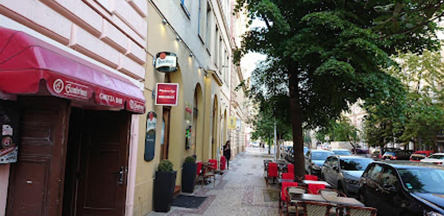 Madame Lyn Restaurant