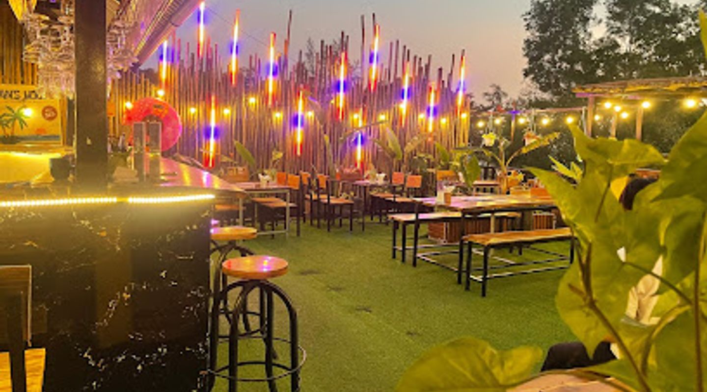 Van's Kitchen & Chill Bar