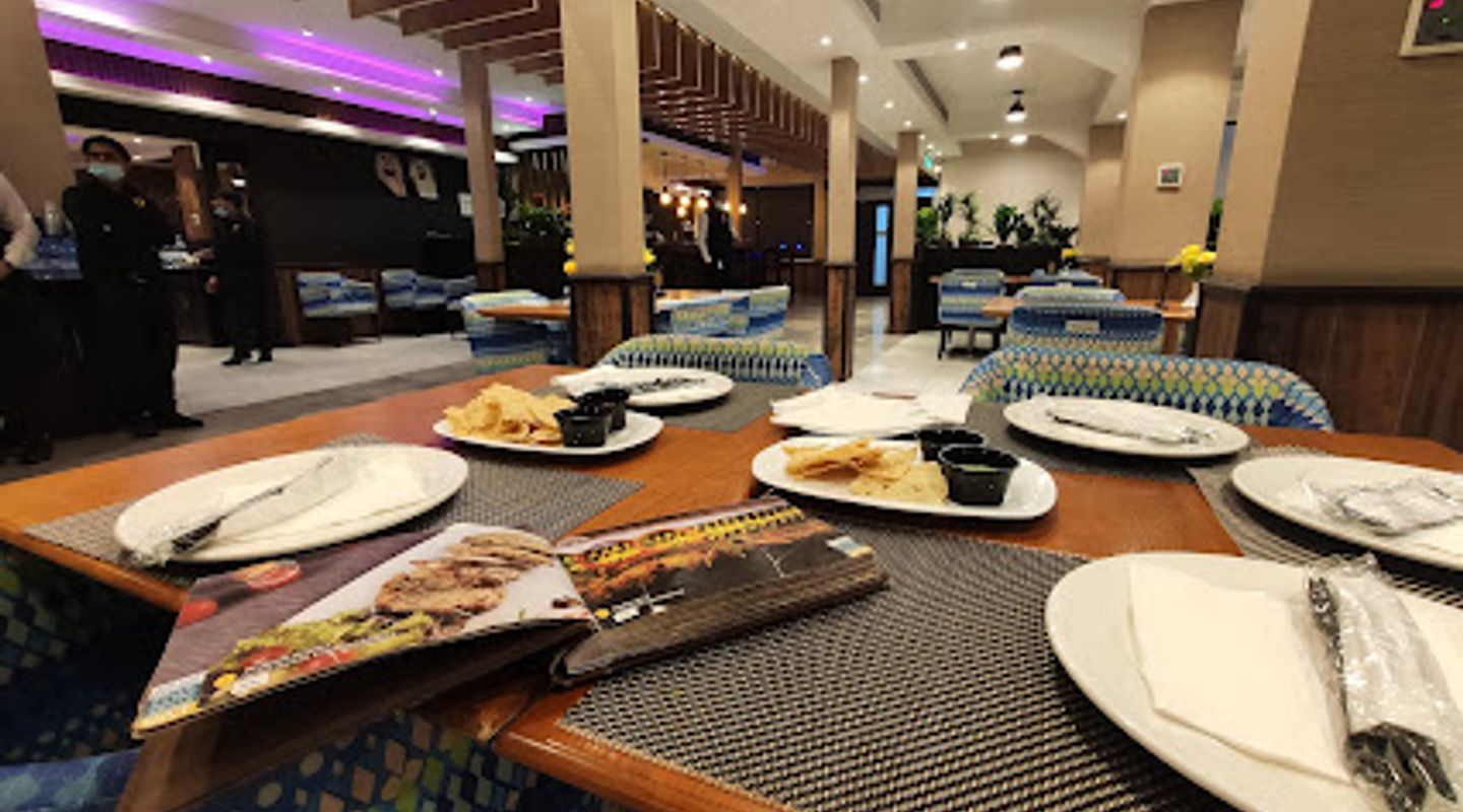 Zafiro Restaurant مطعـم زافيرو