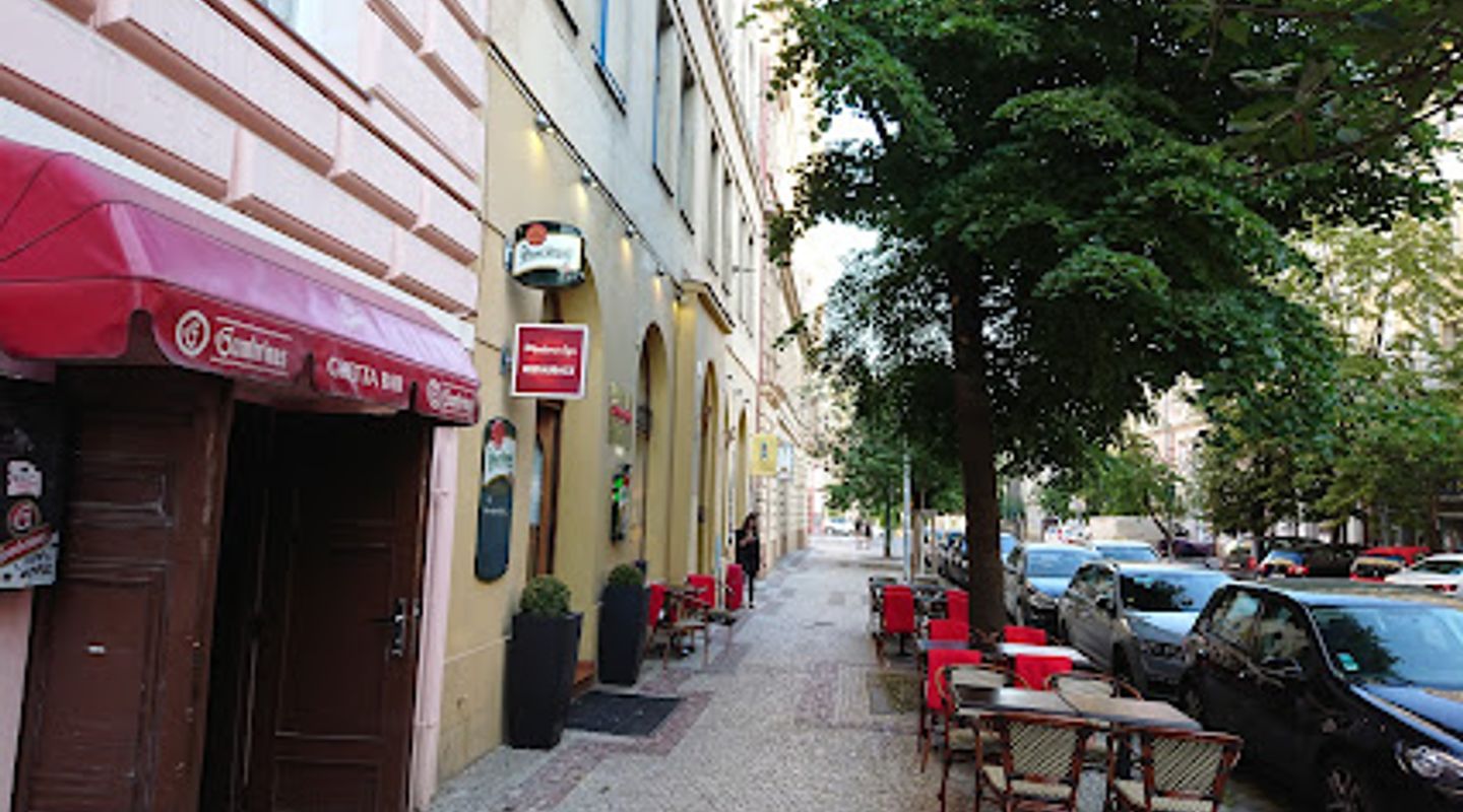 Madame Lyn Restaurant