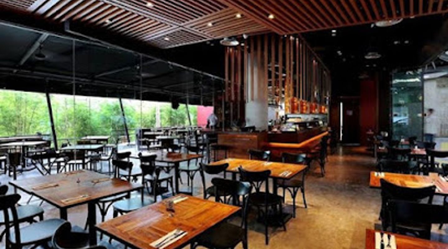 District 10 Restaurant & Bar