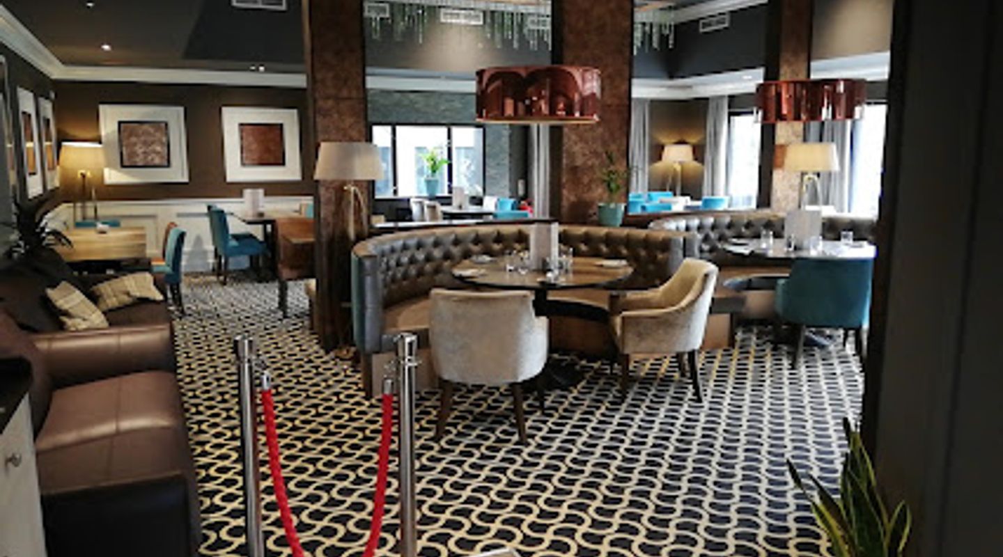 Les Ormes Bar & Restaurant