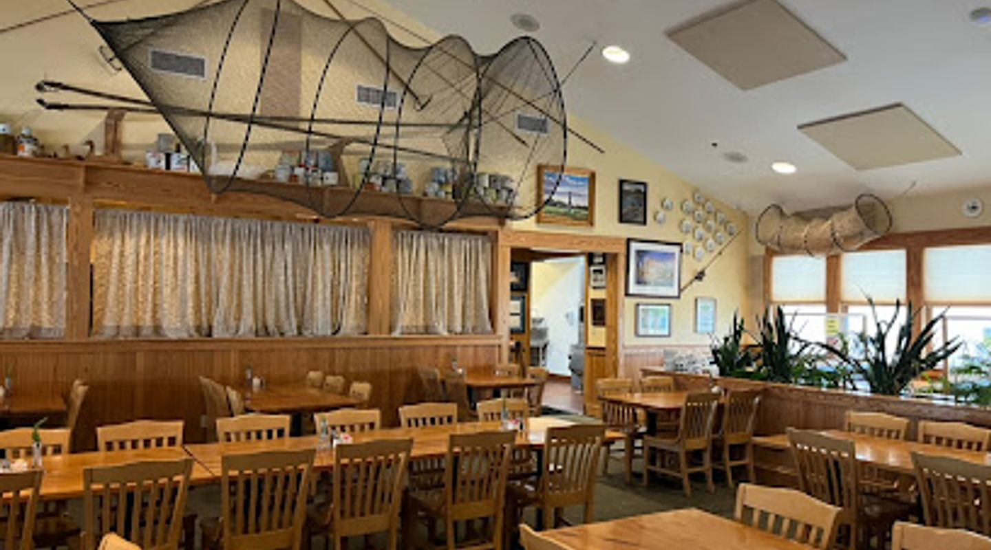 Basnight's Lone Cedar Cafe