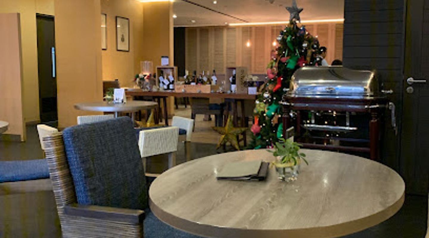Breez Bistro.Bar