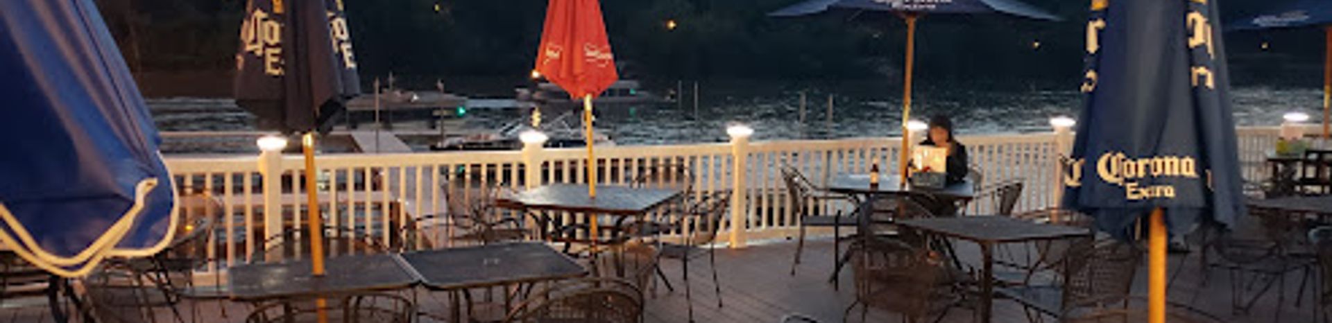 Tad's on the Rock: A Riverside Culinary Delight
