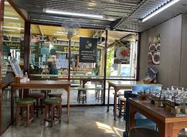 ดาวรุ่งเรือง ข้าวหมูทอดไข่เขย