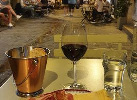 Voilà ! Bar à vins du monde