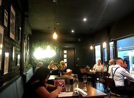 Oscar's Wine Bar