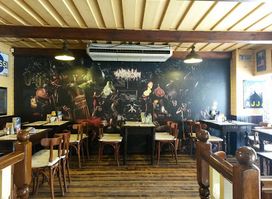 John's Pub Keszthely - Bar & Kitchen