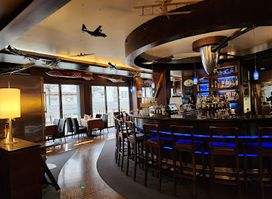 Cockpit Lounge