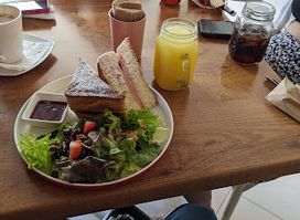 Rouge: Café Bistro