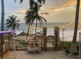 Cocody Rock Kokrobite Beach Resort