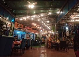 Tha Naam Restaurant ร้านท่าน้ำ
