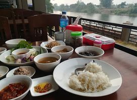 အကောင်းကြိုက်မြန်မာထမင်းဆိုင် မြစ်ဘေး