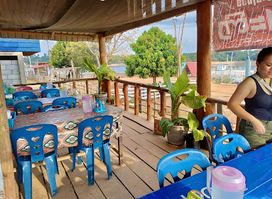 Kaames's Noodle Soup, Coffee & Beer Cafe