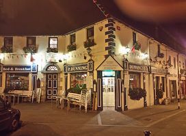 The West Bar & Restaurant