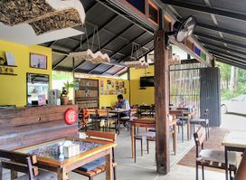 Yellow Bistro