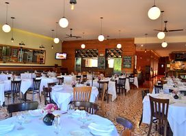 Tr3s 3istro Restaurant & Oyster Bar