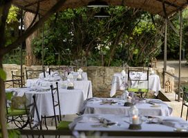LA TABLE DES AMIS by CHRISTOPHE BACQUIE