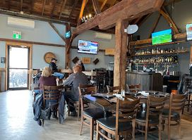HQ Restaurant and Tap House