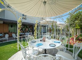 Felicita Restaurant & Bar & Lounge