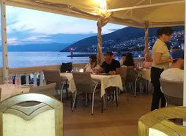 Bistro i Caffe bar "Kod tri mornara"