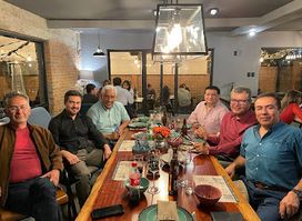 TINTO CARNES & VINOS