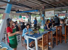 Tuk Restaurant ร้านข้าวต้มริมทาง