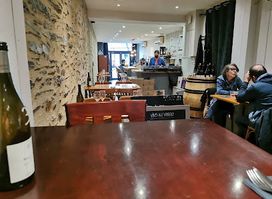 BISTROT/BAR A VINS - A BOIRE ET A MANGER