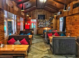 MoonDance Kasol Cafe & Bar