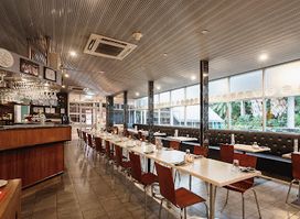 Kelly's Bar & Grill