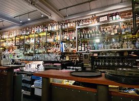 Bakgården Bar