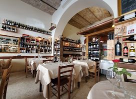 Contrario. Vineria con Cucina.